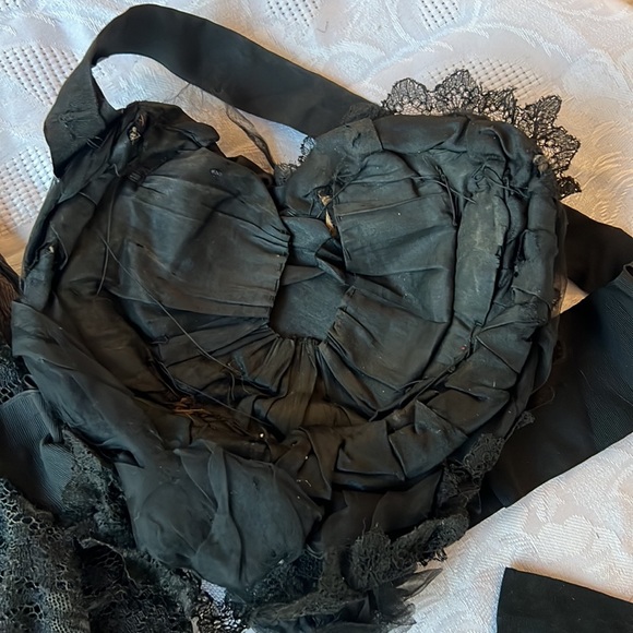 Antique Victorian Black Silk Mourning Hat, gloves, lace collar- PRICE FIRM - Picture 3 of 9